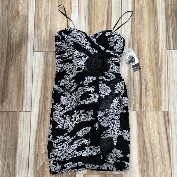 Adrianna Papell Dresses & Skirts - Adrianna Papell Strapless Black and White Dress